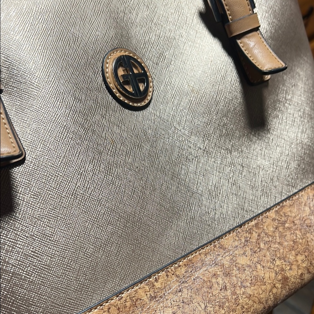Giani Bernini Saffiano Elegant Tan Tote Bag - Picture 8 of 8